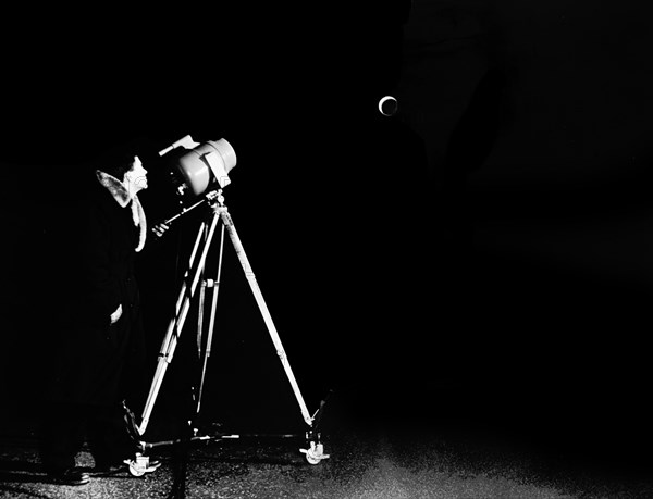 Photograph of an astronomer using a Barnes Engineering Company Radiometer, used for infrared temperature detection of the moon surface