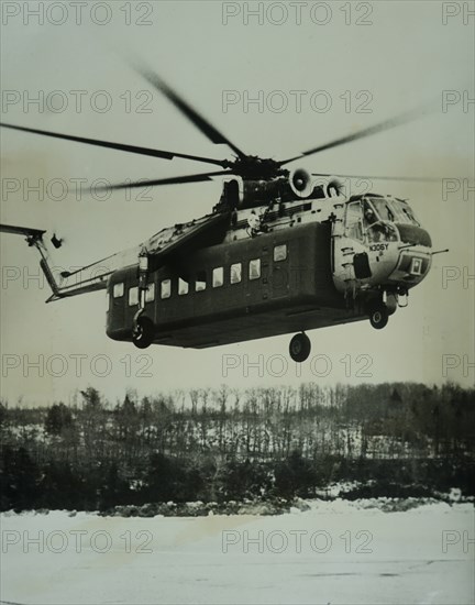 Photograph of a Sikorsky S-64 Skycrane, an American twin-engine heavy-lift helicopter