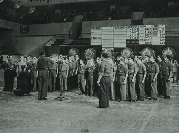 Photograph of a chorus broadcasting a song during the radio announcement of the French National Lottery result 1941, during the German occupation 1941