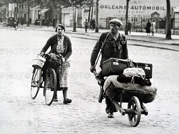 Photograph of returning refugees in Paris during the German occupation of France 1940