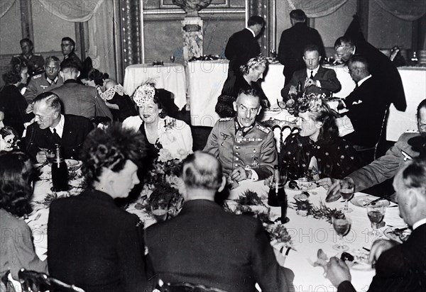 Photograph of Carl-Heinrich von Stülpnagel having dinner at the Paris Opera house