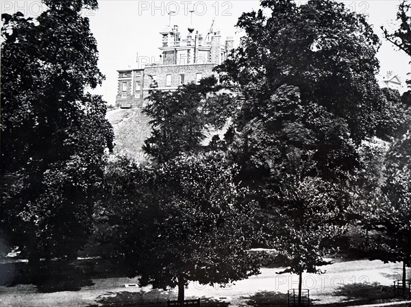 Photograph of the exterior of the Royal Observatory, Greenwich, an observatory situated on a hill in Greenwich Park, overlooking the River Thames