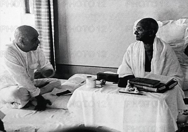 Sardar Patel with Mahatma Gandhi during his hunger strike, following Indian Partition 1947