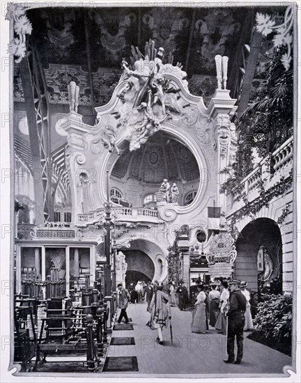 Image of the Champagne Palace, exhibiting the process of Champagne production