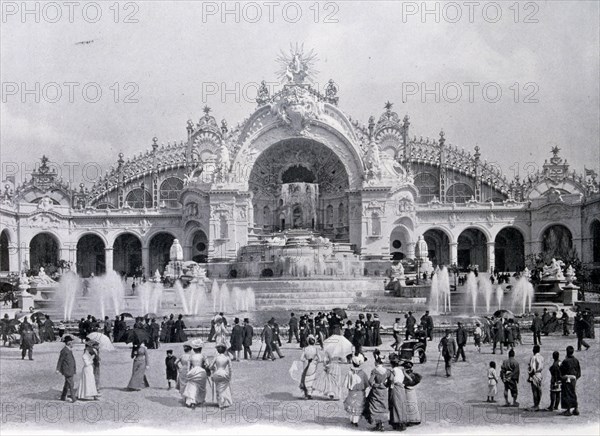 Photograph of the Palace of Electricity and the Castle of Water.