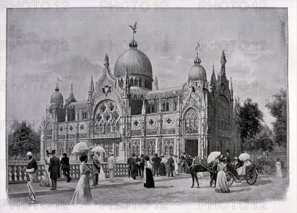 Exposition Universelle (World Fair) Paris, 1900; Black and white photograph of the Pavlov Royal Palace.