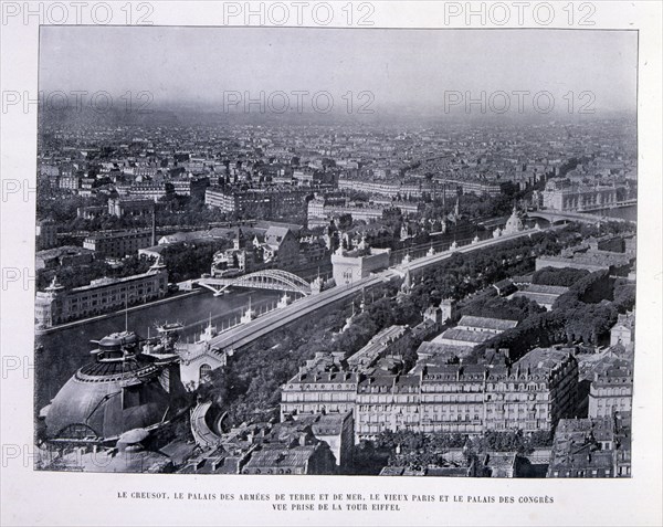 A black and white aeriol photograph of the Exposition Universelle (World Fair) Paris, 1900