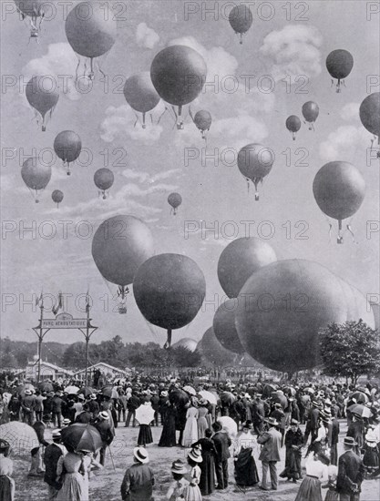 Photograph of the 1900 balloon race in Vincennes, Paris