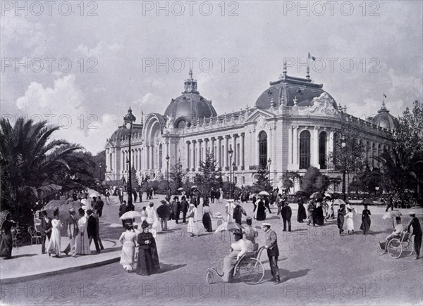 Photograph of the Little Palace