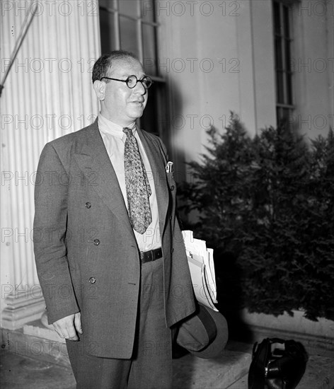 Alexander Sachs, American economist and banker