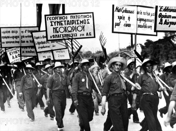 Grèce 1936, défilé sous la dictature du général Metaxas