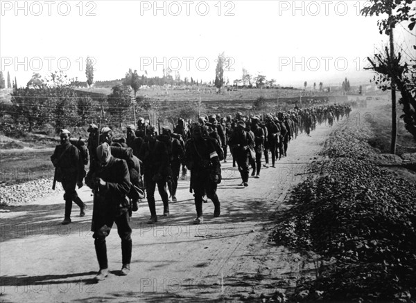 Thessaloniki, an infantry regiment leaving for Athens