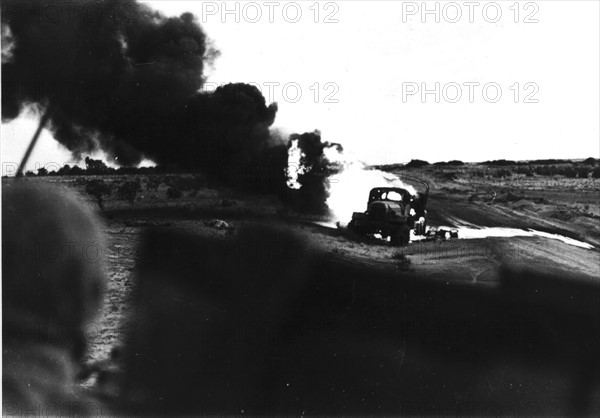 Israël, guerre des Six jours, camions en flammes