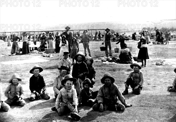 Boer War, refugee camp in Pretoria: washing up