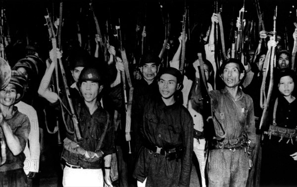 Vietnam War, demonstration by the Army and inhabitants of Hanoi against the crimes of  American imperialism, after the bombing of Hanoi