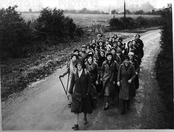 Les marcheuses de la faim sur la route de Londres, le 21 octobre 1932