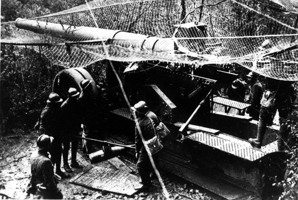 France, Front français, pièce d'artillerie lourde française en action, mai 1940