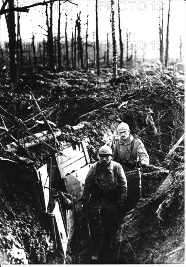 Deux soldats dans les tranchées, Secteur du Four de Paris, Argonne, novembre 1916