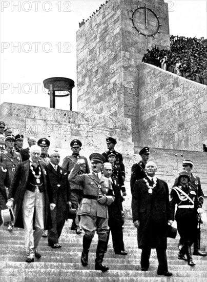 Berlin Olympic Games, Chancelor Adolf Hitler is heading to the stadium with high personalities of the Reich and Olympic authorities