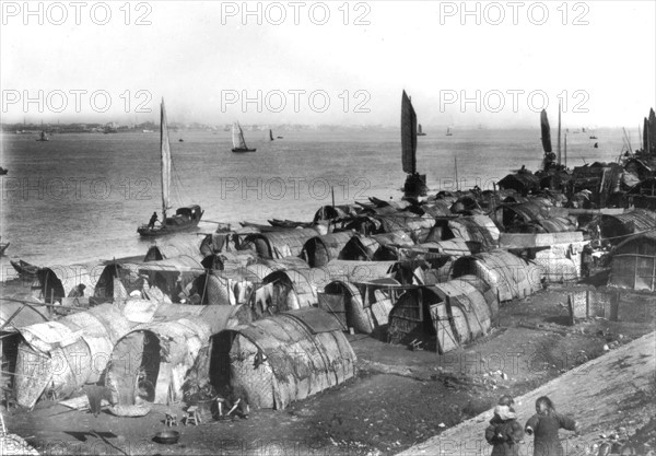 China, around 1900, fishermen houses in  Ou-Taï-Chang on the Yang-tse-Kiang River