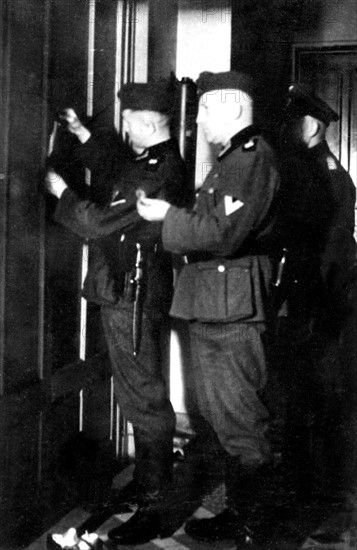 German soldiers, Puteaux street