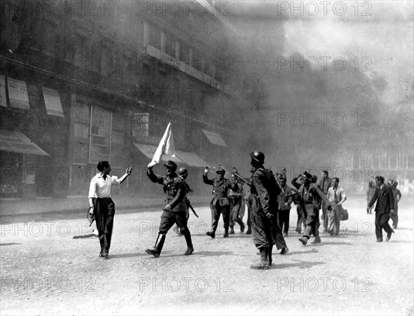 Libération de Paris. La reddition allemande, avenue de l'opéra