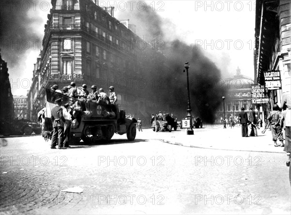 Liberation of Paris: Parade of French troops