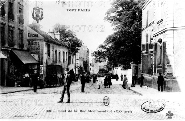 Carte postale. Haut de la rue Ménilmontant