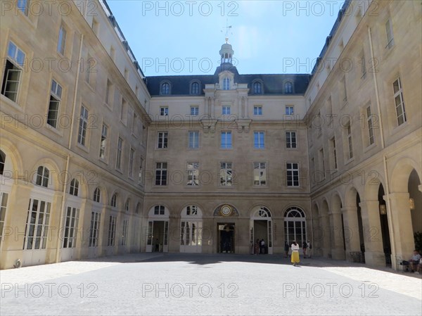 Hôtel de la Marine, cour d'Estienne d'Orves, Paris