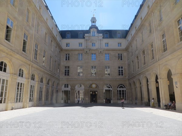 Hôtel de la Marine, cour d'Estienne d'Orves, Paris