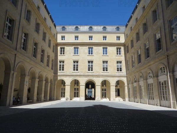 Hôtel de la Marine, cour d'Estienne d'Orves, Paris