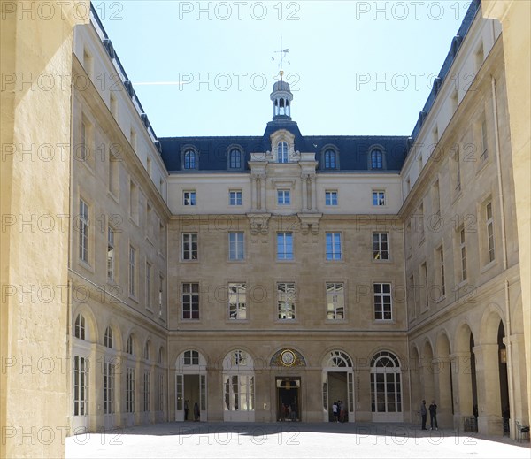 Hôtel de la Marine, cour d'Estienne d'Orves, Paris