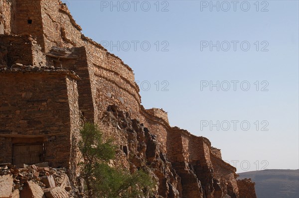 Greniers fortifiés du sud marocain, ou agadirs.