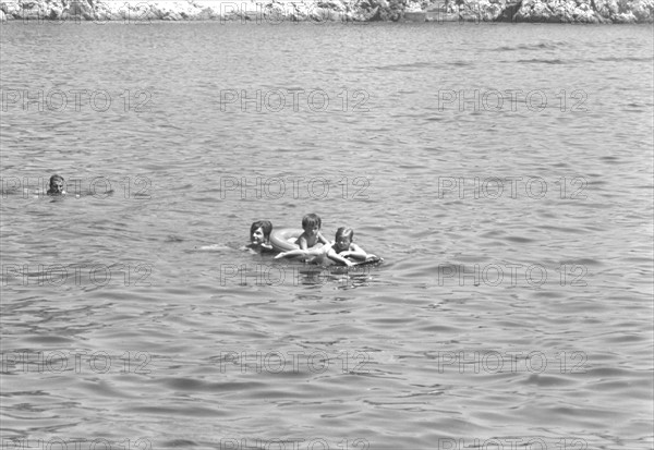 Jackie Kennedy. Eté 1962. Vacances à Ravello (Italie). Baignades