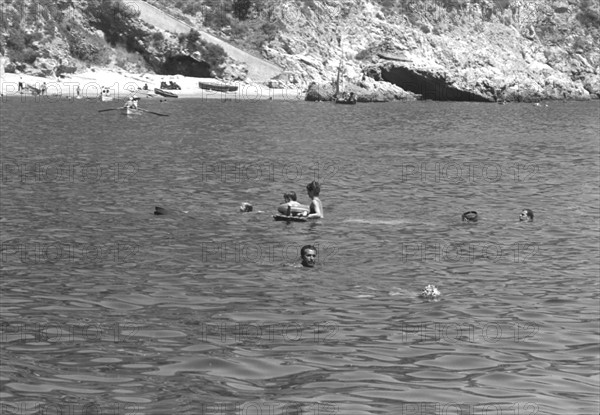 Jackie Kennedy. Eté 1962. Vacances à Ravello (Italie). Baignades