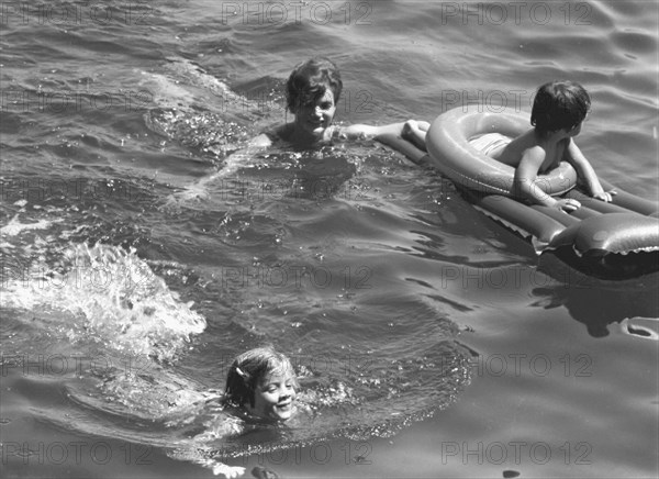 Jackie Kennedy. Eté 1962. Vacances à Ravello (Italie). Baignades