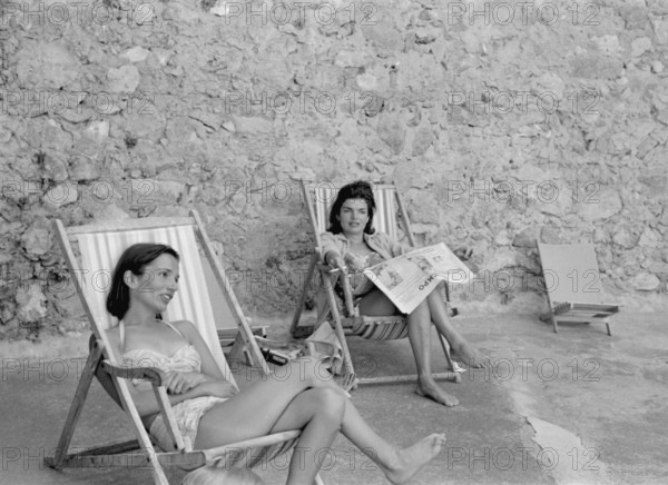 Jackie Kennedy. Eté 1962. Vacances à Ravello (Italie). Chaise longue