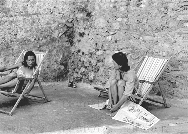 Jackie Kennedy. Eté 1962. Vacances à Ravello (Italie). Chaise longue