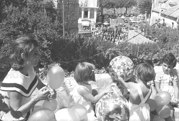 Jackie Kennedy. Summer 1962. Vacation in Ravello (Italy). Park visit