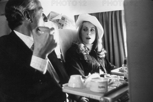 Catherine Deneuve dans un avion - 1968