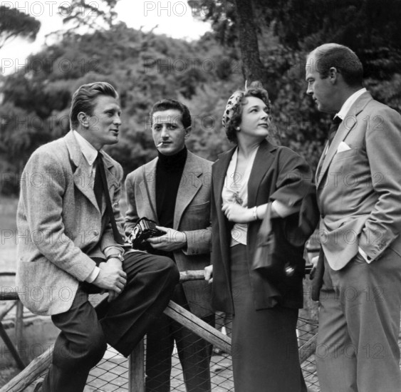 Bill Marshall, Kirk Douglas, Micheline Presle et Benno Graziani