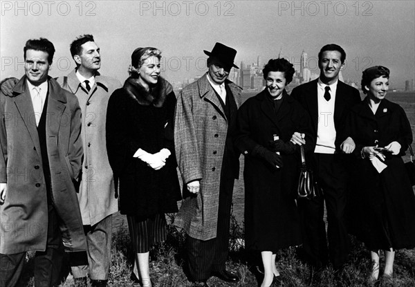 Jean Piat, Jacques Charron, Marie Sabouret, Maurice Escande, Rosie Cartier, Benno Graziani and Micheline Boudet, 1955
