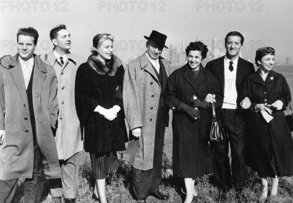 Jean Piat, Jacques Charron, Marie Sabouret, Maurice Escande, Rosie Cartier, Benno Graziani et Micheline Boudet, 1955