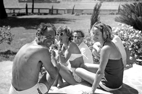 Henry Fonda, Afdera, Wanda Gavronska
Villefranche
Juillet 1957