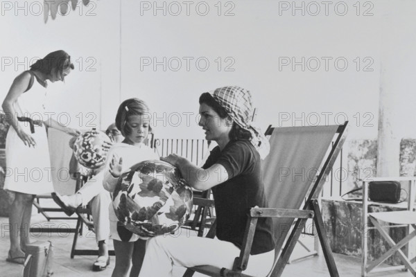 Jackie Kennedy and Caroline 1962