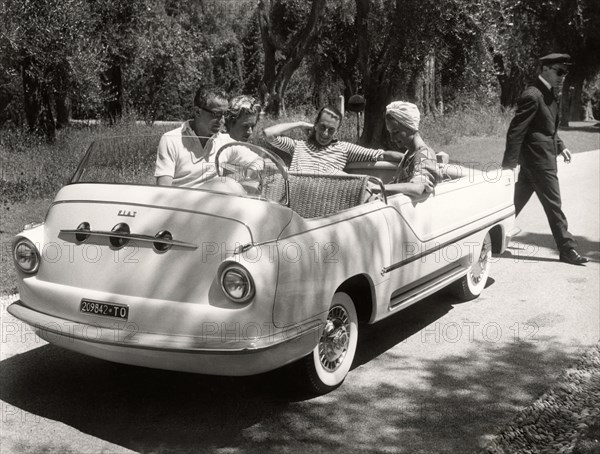 Marella Agnelli and Jacqueline de Ribes in the Leopolda car