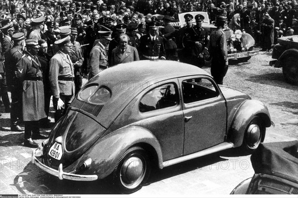 Cérémonie d'inauguration à l'usine Volkswagen, 1938