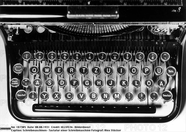 Machine à écrire, 1931