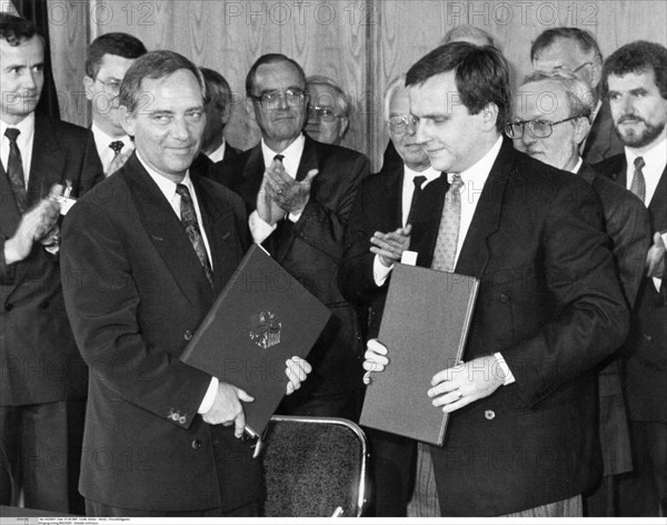 Signature du traité de réunification RFA-RDA, 1990
