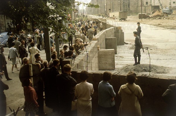 Construction du mur de Berlin, 1961